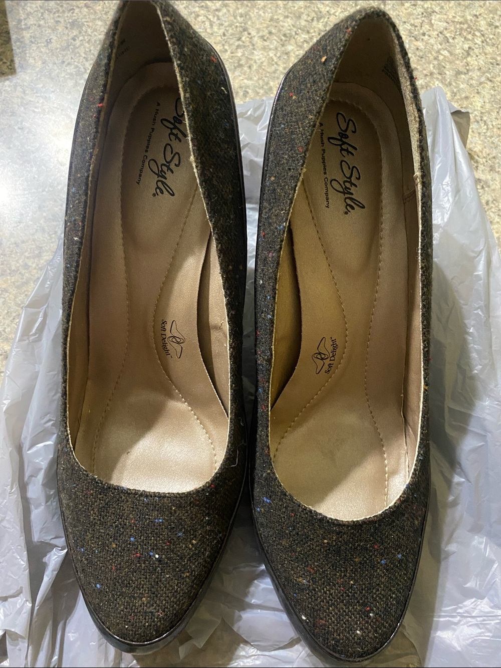 Soft Style Women's Dark Brown Tweed Pointed-Toe Pumps